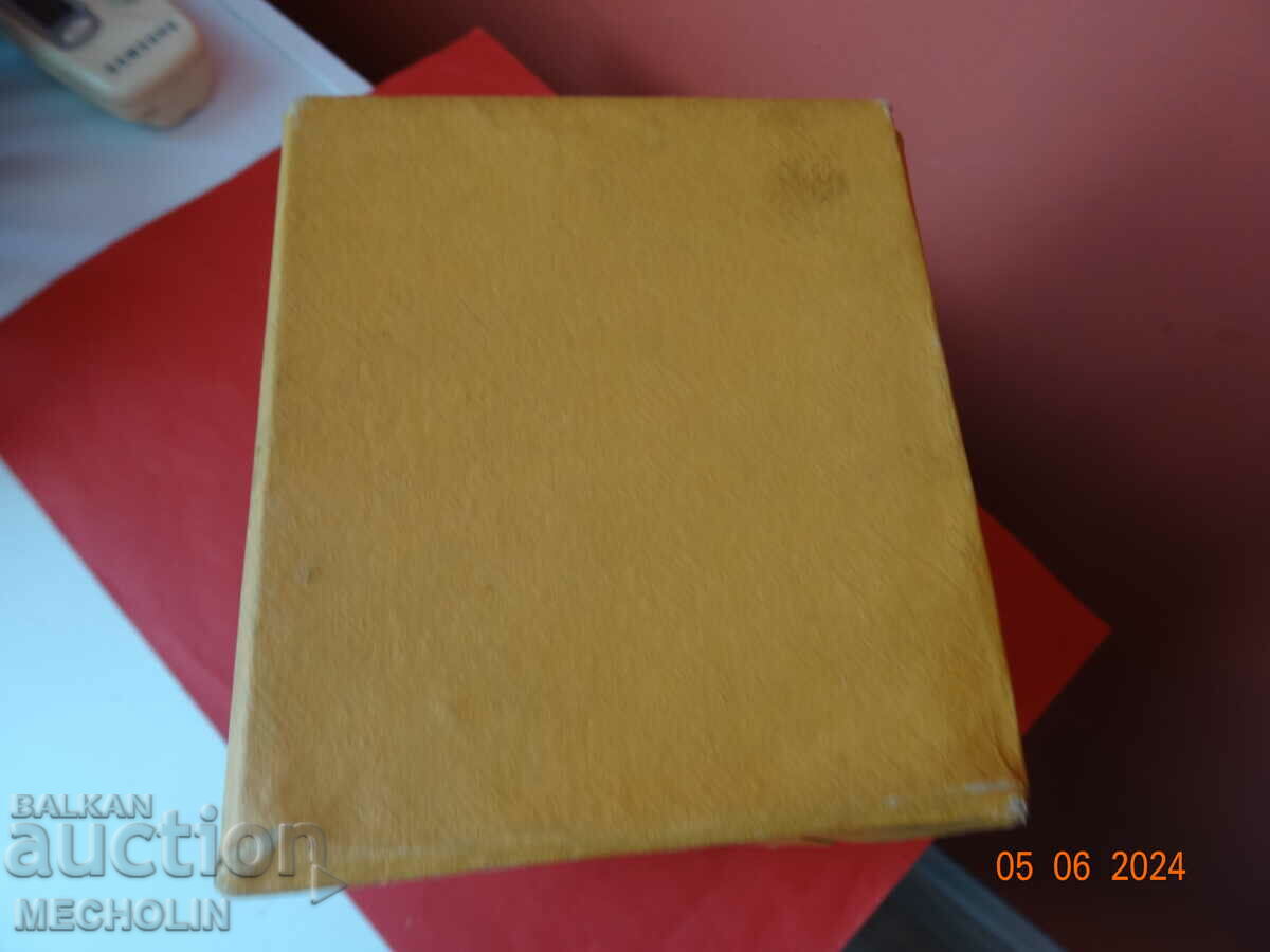 Delivery of ORIGINAL BOX OF RUSSIAN SCHOOL CAMERA Delivery of ORIGINAL BOX OF RUSSIAN SCHOOL CAMERA