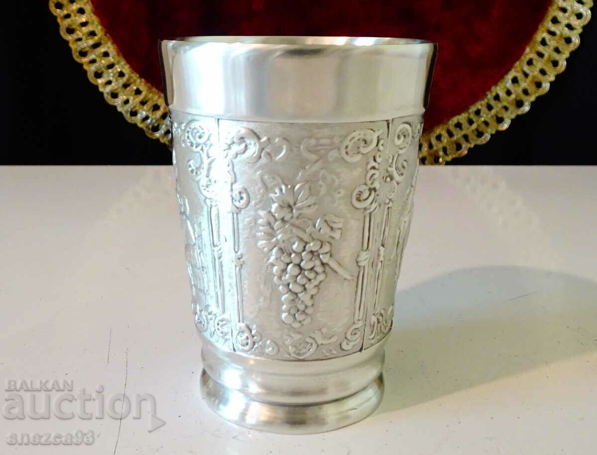 Κασσιτέρινη κούπα για κρασί, κυνήγι, σταφύλια, λυκίσκο με τιμή 46.00 BGN | € 23.52 Κασσιτέρινη κούπα για κρασί, κυνήγι, σταφύλια, λυκίσκο με τιμή 46.00 BGN | € 23.52