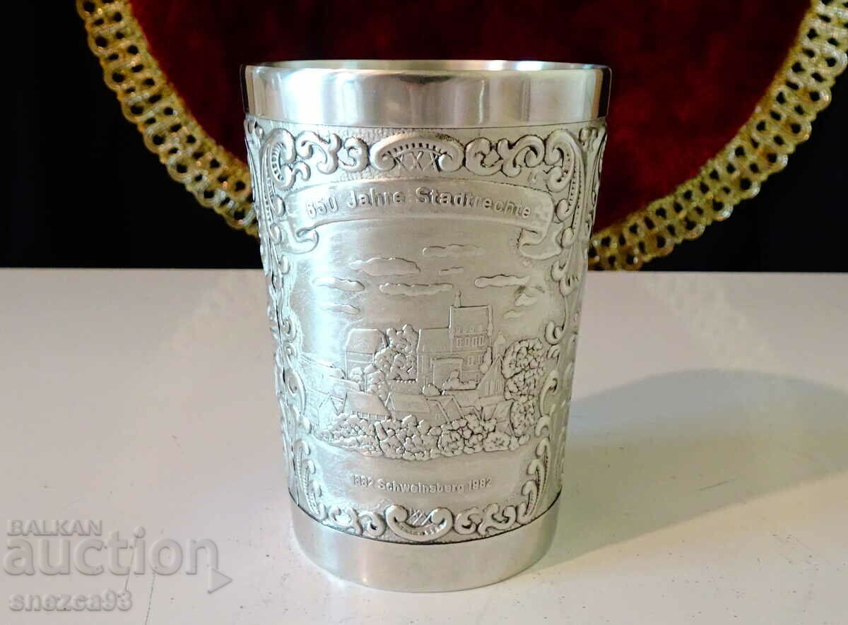 Auction Pewter cup for Stadtallendorf and Schweinsberg Castle. Auction Pewter cup for Stadtallendorf and Schweinsberg Castle.