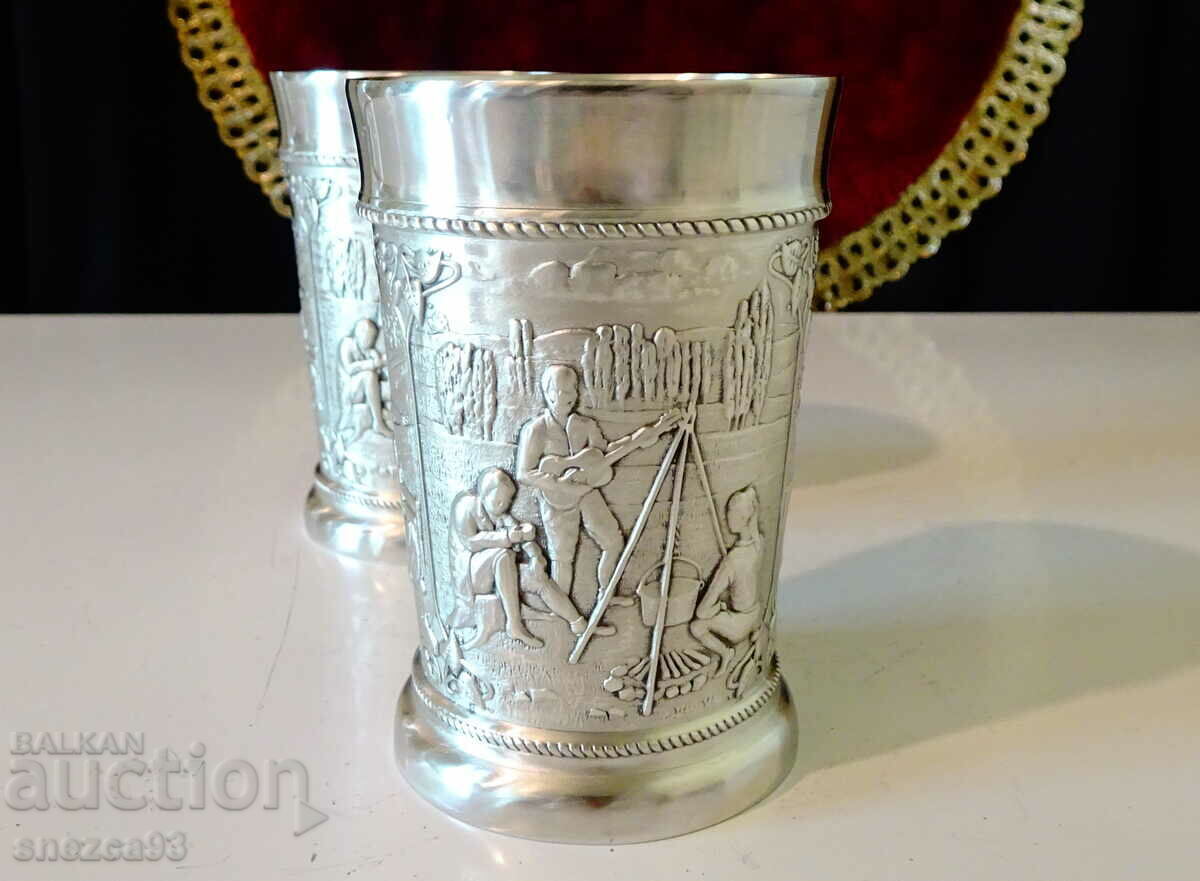 Δύο τσίγκινα κύπελλα με ανάγλυφες εικόνες για Τουρισμό, Κάμπινγκ. με τιμή 90.00 BGN | € 46.02 Δύο τσίγκινα κύπελλα με ανάγλυφες εικόνες για Τουρισμό, Κάμπινγκ. με τιμή 90.00 BGN | € 46.02