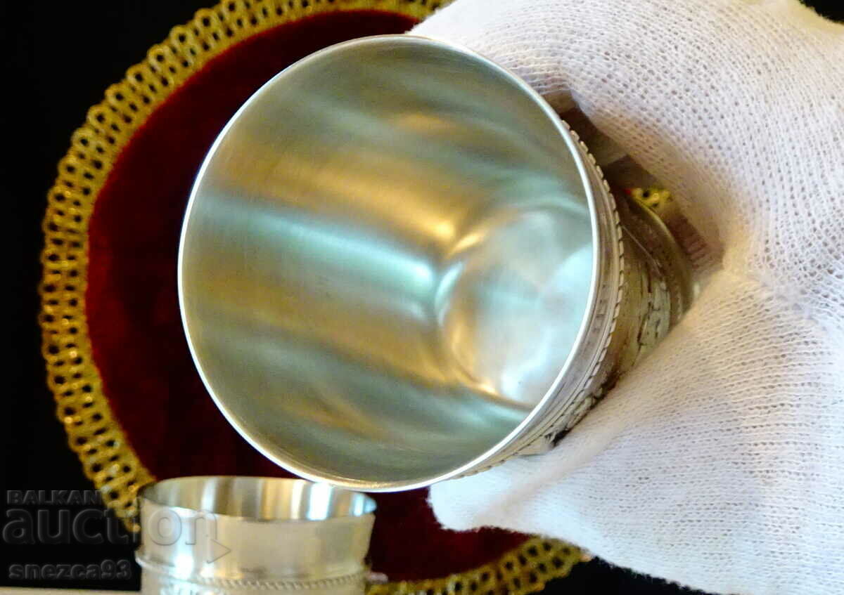 Δύο τσίγκινα κύπελλα με ανάγλυφες εικόνες για Τουρισμό, Κάμπινγκ. - 7 Δύο τσίγκινα κύπελλα με ανάγλυφες εικόνες για Τουρισμό, Κάμπινγκ. - 7