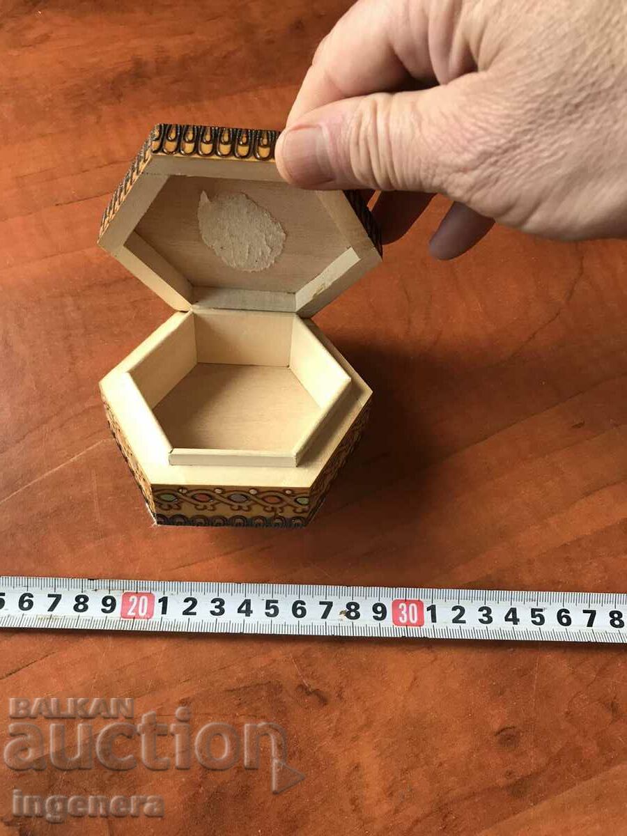 Auction BOX WOOD PYROGRAPH DRAWING ANTIQUE FROM SOCA MOSTRA Auction BOX WOOD PYROGRAPH DRAWING ANTIQUE FROM SOCA MOSTRA