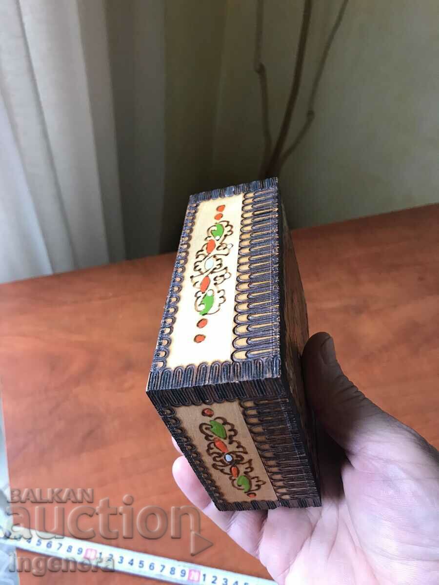 Livrarea CUTIE LEMN PIROGRAF DESEN ANTICHI DIN SOCA MOSTRA Livrarea CUTIE LEMN PIROGRAF DESEN ANTICHI DIN SOCA MOSTRA