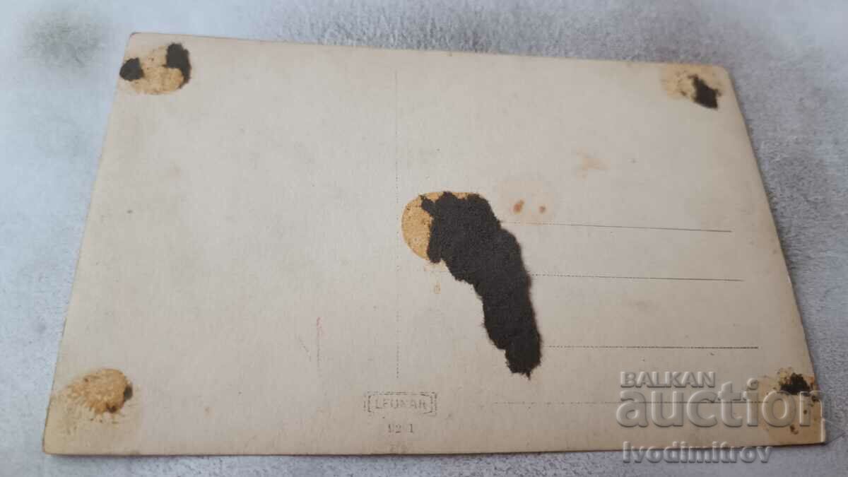 Φωτογραφία Δύο κορίτσια με λαϊκές φορεσιές με τιμή 2.35 BGN | € 1.20 Φωτογραφία Δύο κορίτσια με λαϊκές φορεσιές με τιμή 2.35 BGN | € 1.20