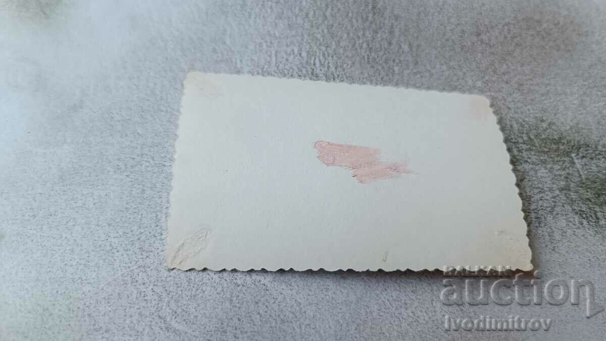 Fotografie Bărbat și femeie pe plajă cu preț 1.35 BGN | € 0.69 Fotografie Bărbat și femeie pe plajă cu preț 1.35 BGN | € 0.69