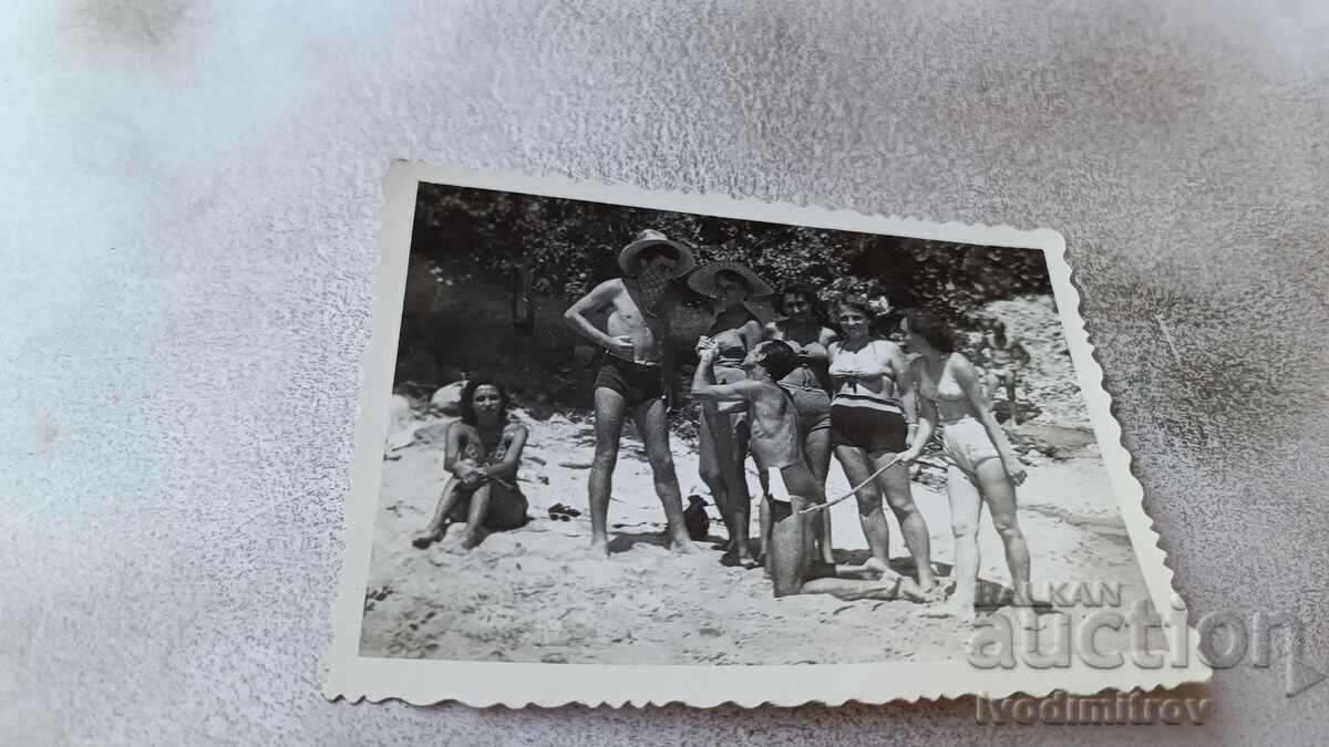 Fotografie Stalin Bărbați și femei pe plajă 1954