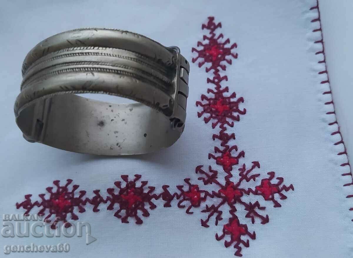 Renaissance silver bracelet and handkerchief