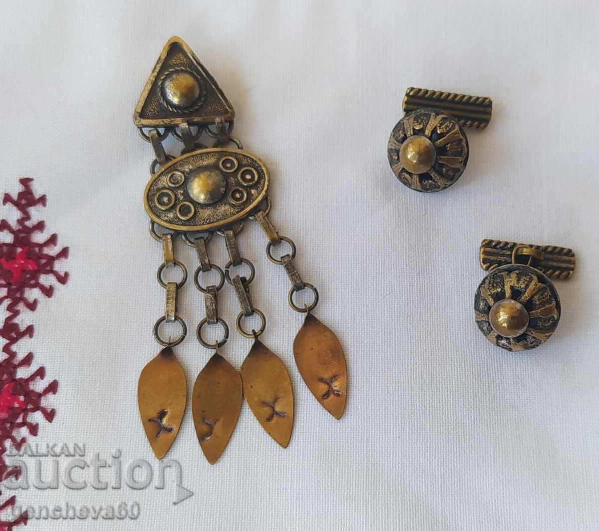 Revival-era decorative pins, button-like ornaments/cloth - 6 Revival-era decorative pins, button-like ornaments/cloth - 6