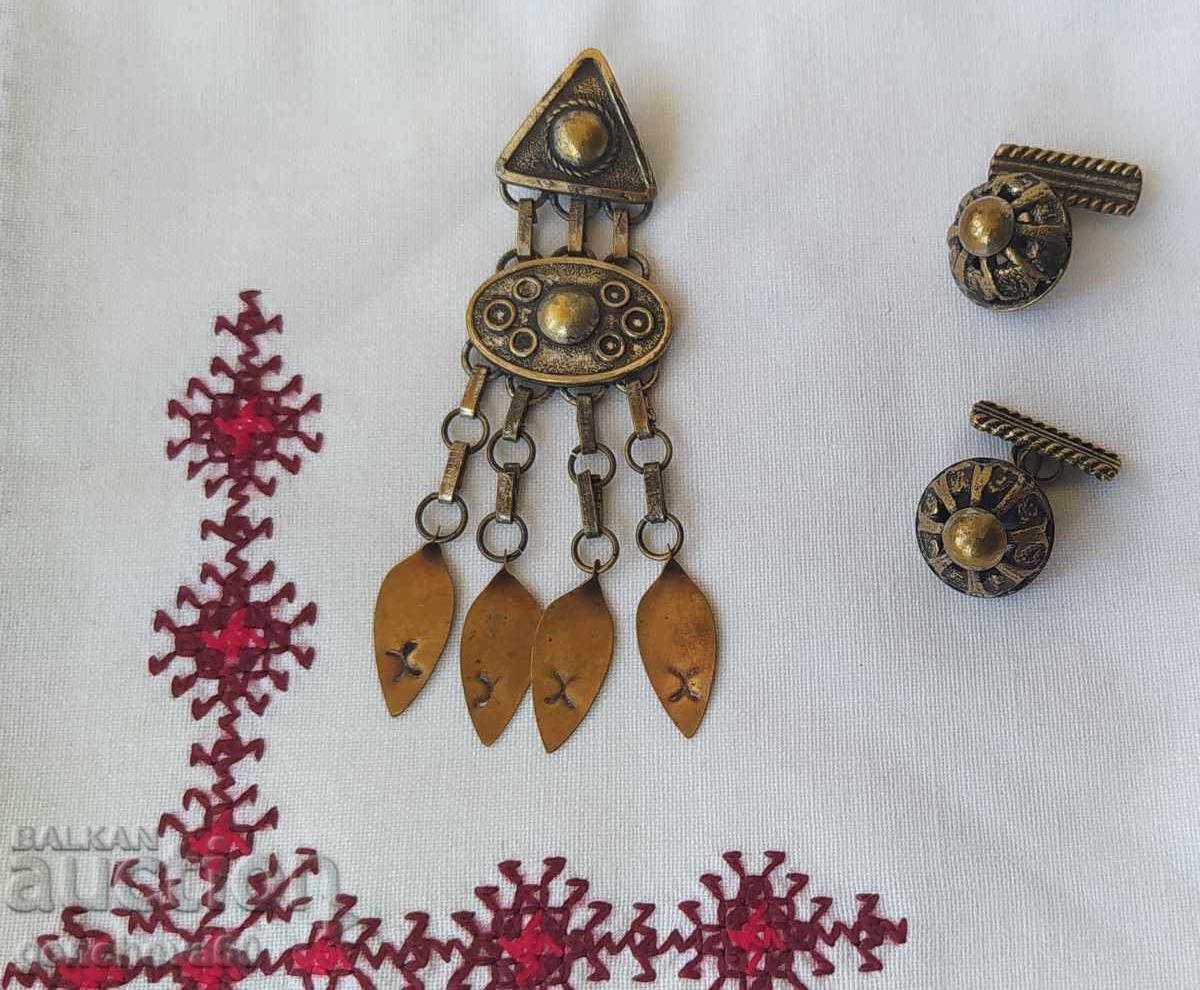 Revival-era decorative pins, button-like ornaments/cloth Revival-era decorative pins, button-like ornaments/cloth