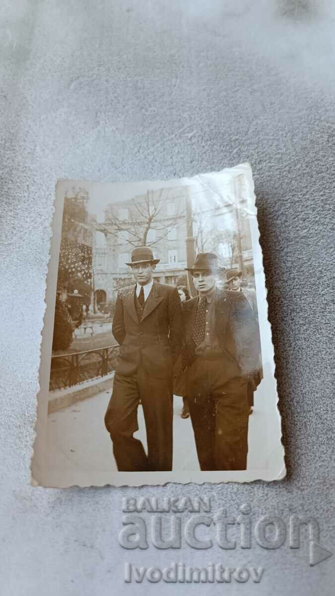 Φωτογραφία Σοφία Δύο άντρες σε μια βόλτα