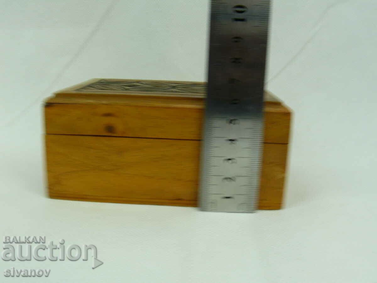 Old Wooden Jewelry Box #5585 - 7