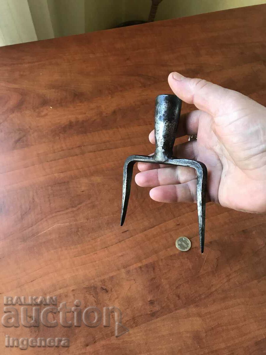 DOUBLE-TOOTH AN OLD AGRICULTURAL FORGED TOOL with price 16.00 BGN | € 8.18 DOUBLE-TOOTH AN OLD AGRICULTURAL FORGED TOOL with price 16.00 BGN | € 8.18