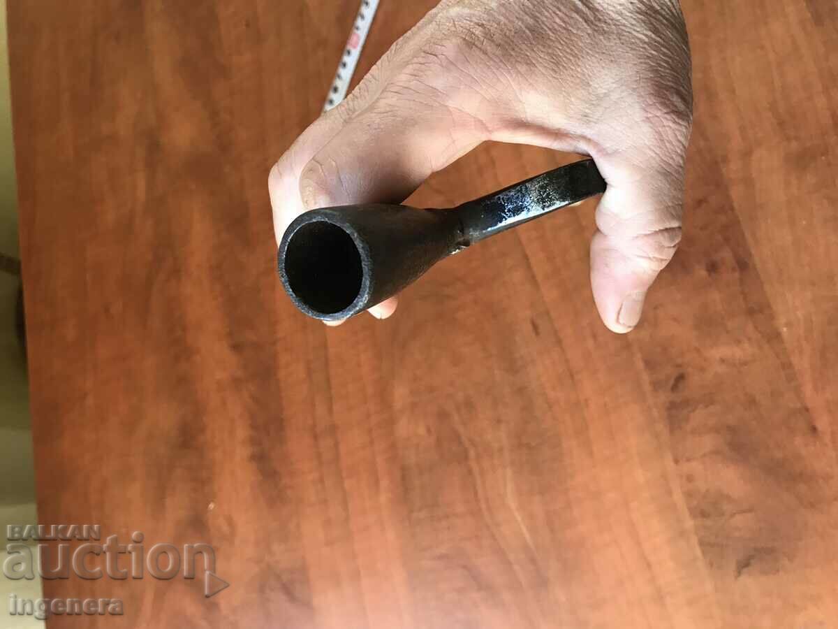 DOUBLE-TOOTH AN OLD AGRICULTURAL FORGED TOOL - 5 DOUBLE-TOOTH AN OLD AGRICULTURAL FORGED TOOL - 5