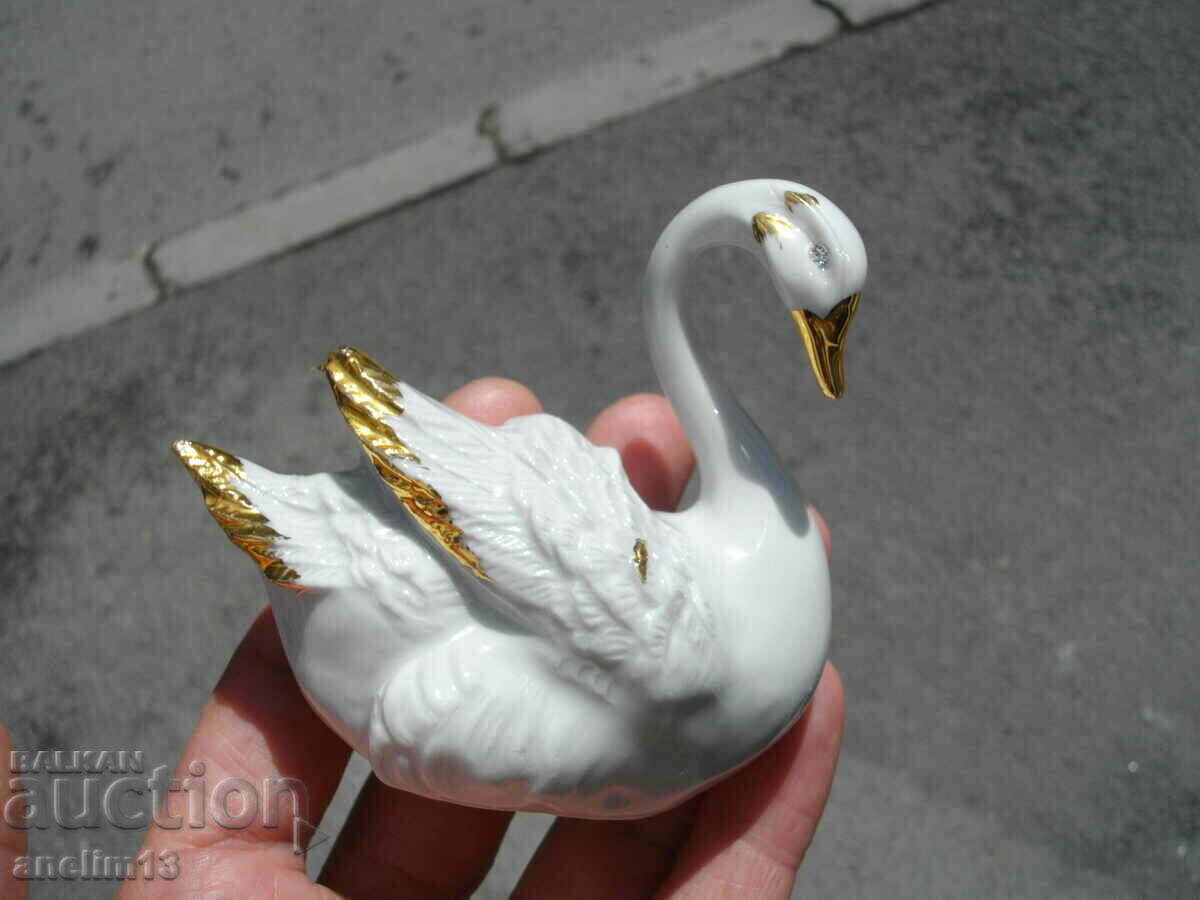 LEBADA VECHI DE PORCELAN CAPODIMONTE cu preț € 33.00 | 64.54 BGN