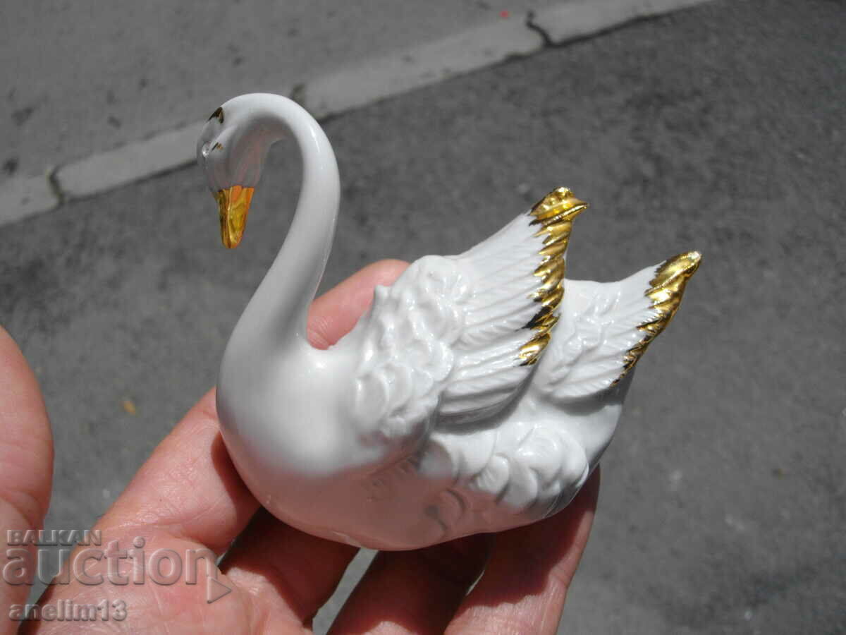 OLD CAPODIMONTE PORCELAIN SWAN - 5 OLD CAPODIMONTE PORCELAIN SWAN - 5