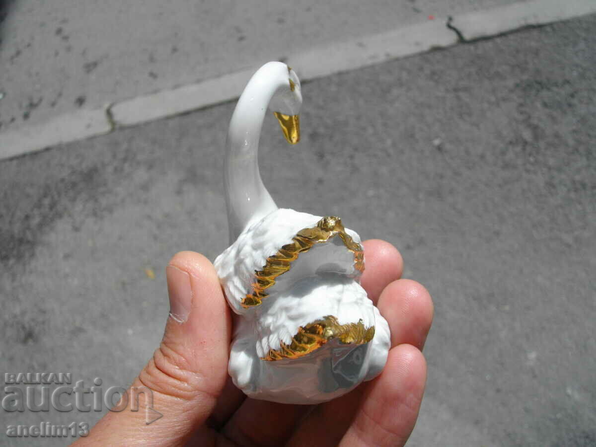 OLD CAPODIMONTE PORCELAIN SWAN - 6 OLD CAPODIMONTE PORCELAIN SWAN - 6