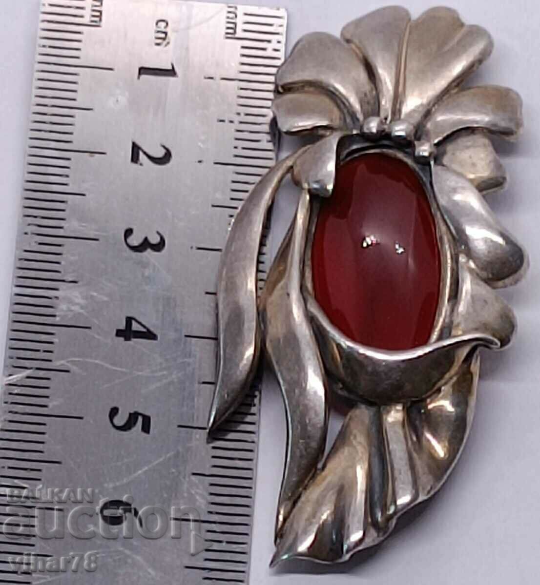 Old silver carnelian brooch with price 225.99 BGN | € 115.55 Old silver carnelian brooch with price 225.99 BGN | € 115.55