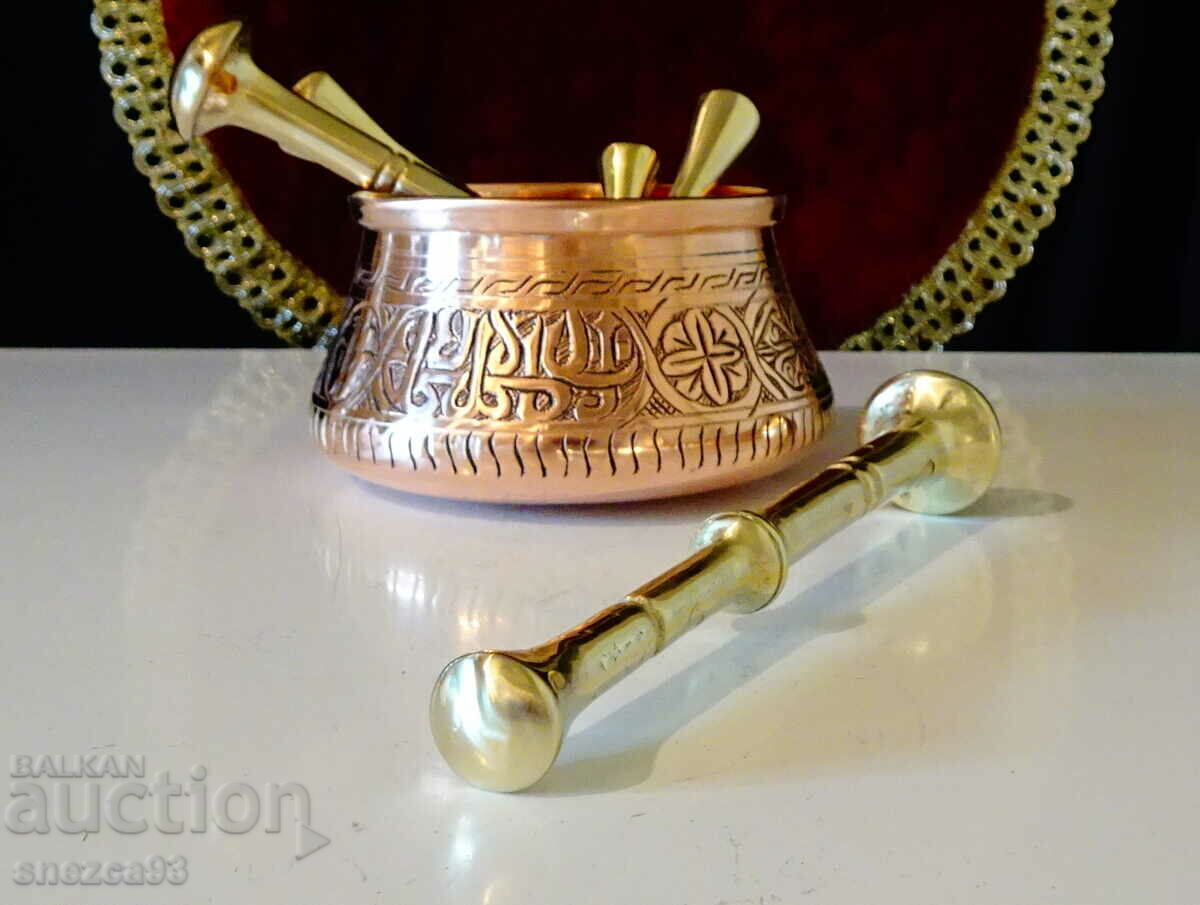 Auction  Bronze mortar pestle 17 cm.