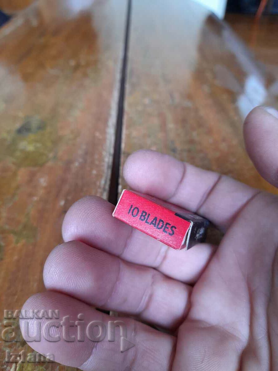 Auction Old Gillette Thin razor blades Auction Old Gillette Thin razor blades