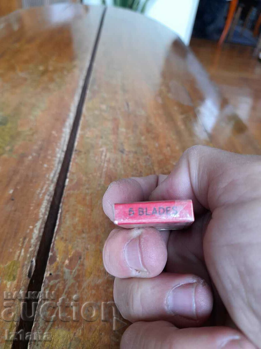 Delivery of Old Gillette Thin razor blades Delivery of Old Gillette Thin razor blades