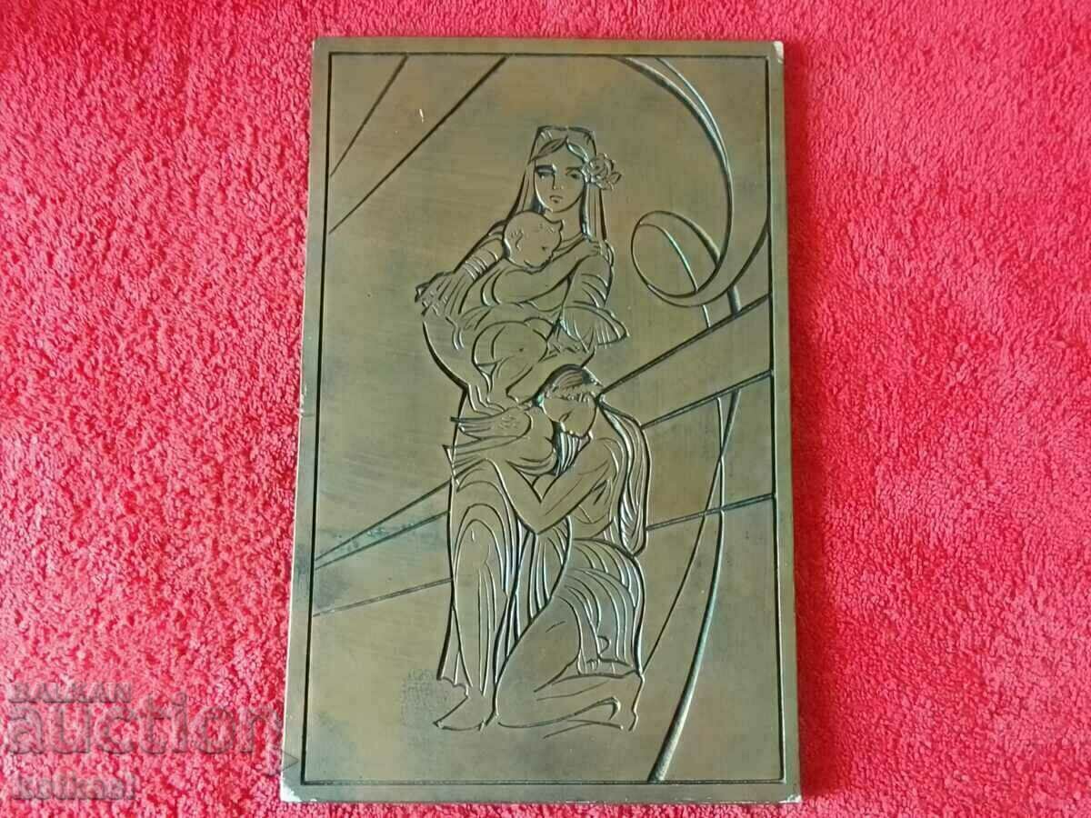 Старо Соц гипсово пано Майка Дете Гълъб Момиче Сестра с цена 35.50 лв. | € 18.15