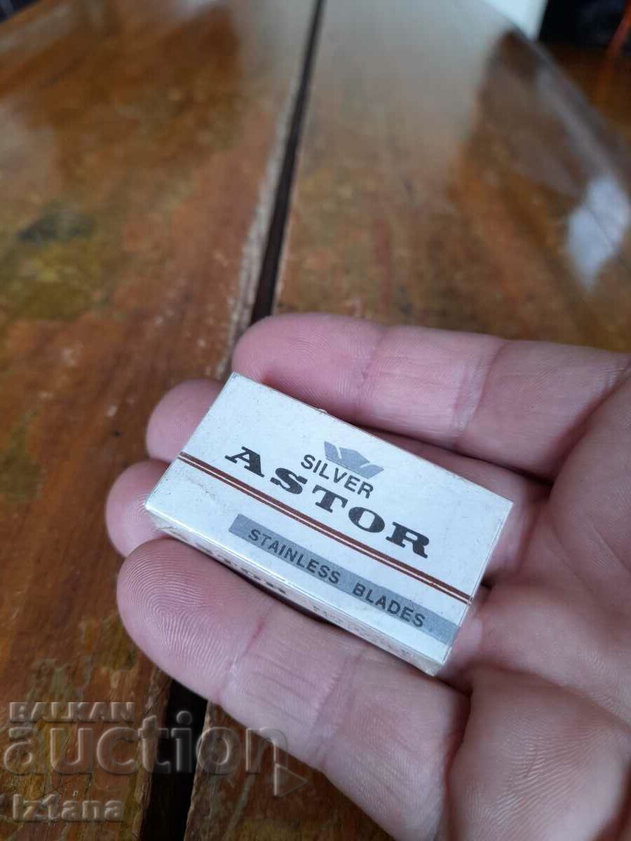 Old Astor razors with price 17.00 BGN | € 8.69 Old Astor razors with price 17.00 BGN | € 8.69