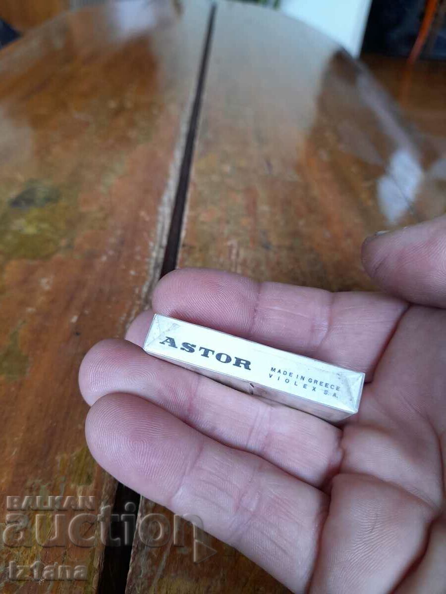 Auction Old Astor razors Auction Old Astor razors