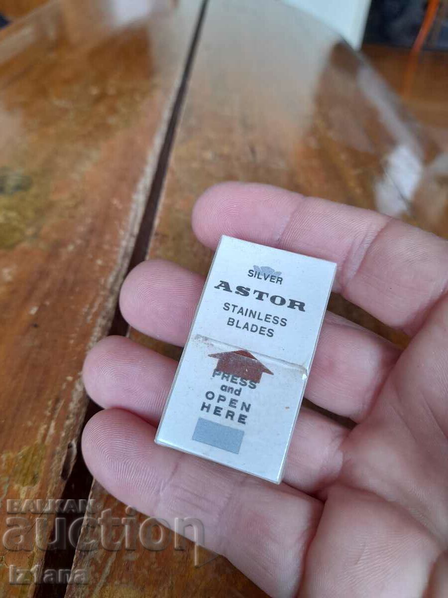 Old Astor razors - 5 Old Astor razors - 5