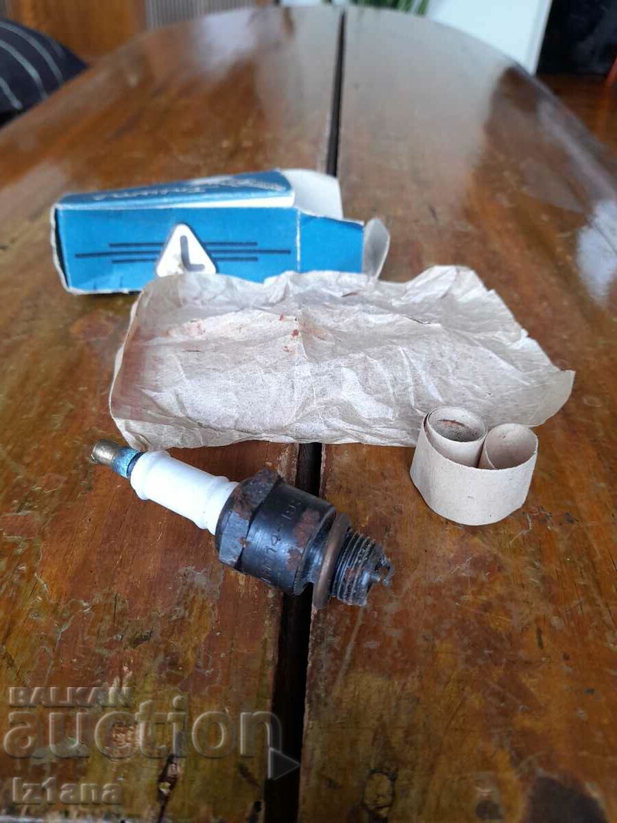 Аукцион Стара запалителна свещ Triumf Аукцион Стара запалителна свещ Triumf