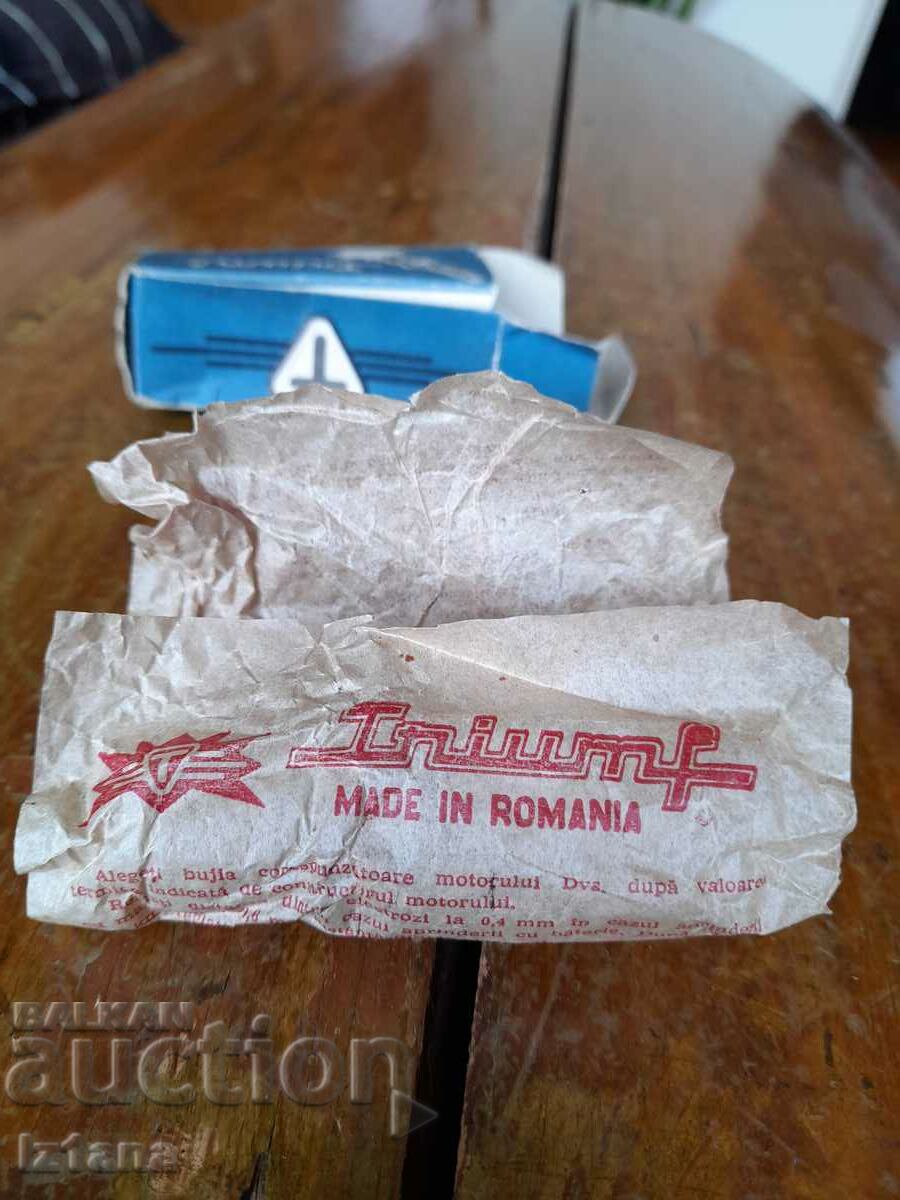 Стара запалителна свещ Triumf - 6 Стара запалителна свещ Triumf - 6