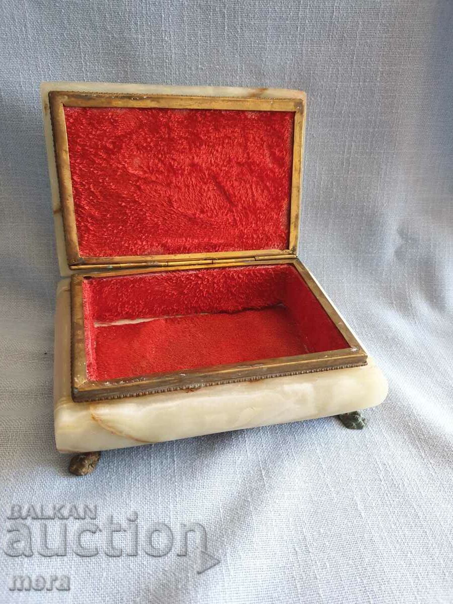 Δημοπρασία Μαρμάρινη αντίκα κοσμηματοθήκη Δημοπρασία Μαρμάρινη αντίκα κοσμηματοθήκη