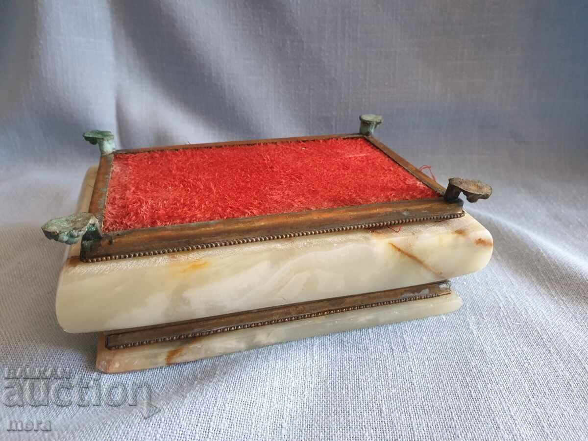 Μαρμάρινη αντίκα κοσμηματοθήκη - 5 Μαρμάρινη αντίκα κοσμηματοθήκη - 5