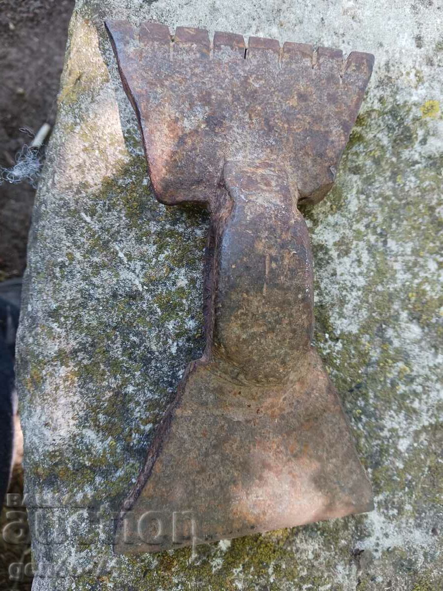 Παλιό σφυρήλατο σφυρί λιθοξόων με τιμή 50.00 BGN | € 25.56 Παλιό σφυρήλατο σφυρί λιθοξόων με τιμή 50.00 BGN | € 25.56