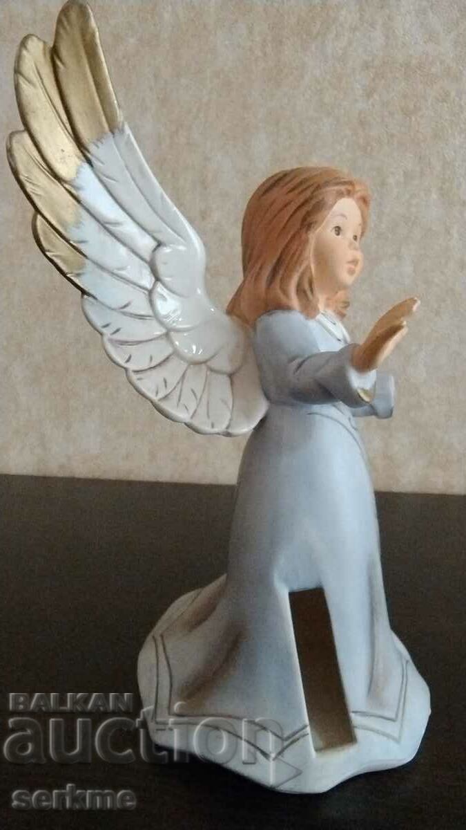 Delivery of Porcelain figure Delivery of Porcelain figure