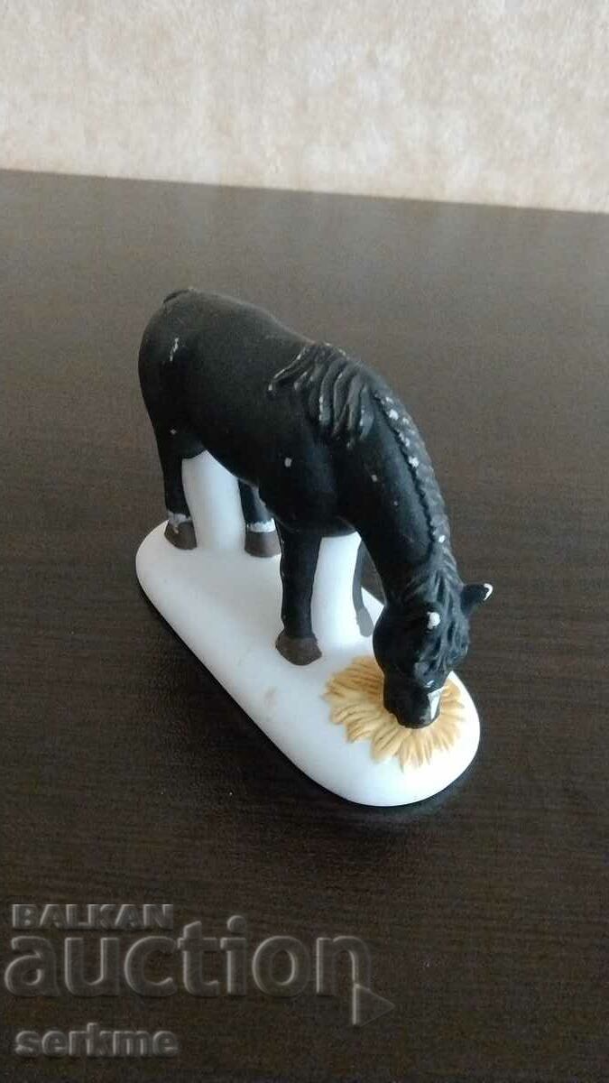 Φιγούρα από πορσελάνη με τιμή 8.00 BGN | € 4.09 Φιγούρα από πορσελάνη με τιμή 8.00 BGN | € 4.09