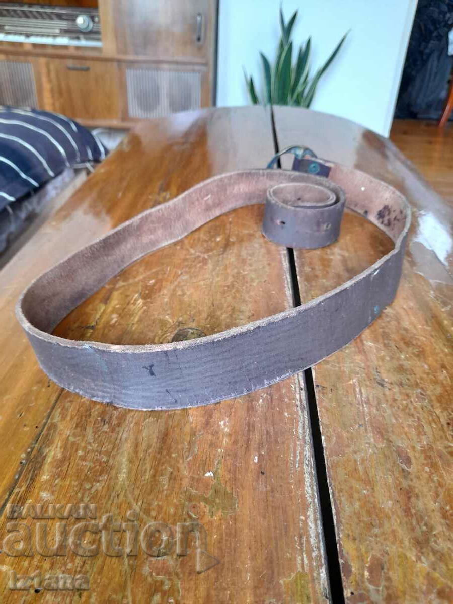 Licitație Curea veche din piele Licitație Curea veche din piele