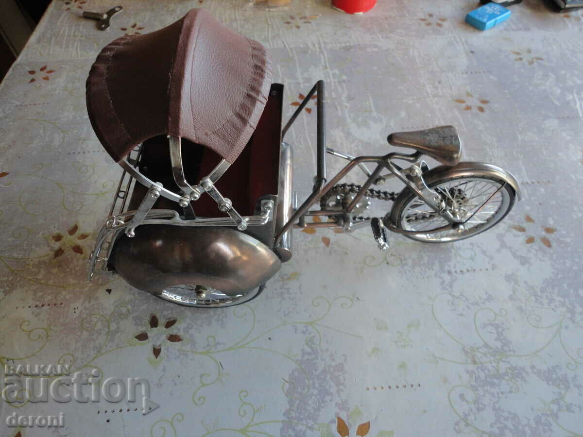 Auction Large metal model wheel rickshaw Auction Large metal model wheel rickshaw