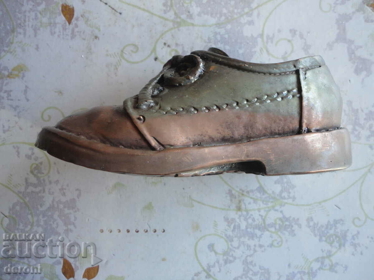 Δημοπρασία Υπέροχη πλαστική φιγούρα παπουτσιού Δημοπρασία Υπέροχη πλαστική φιγούρα παπουτσιού