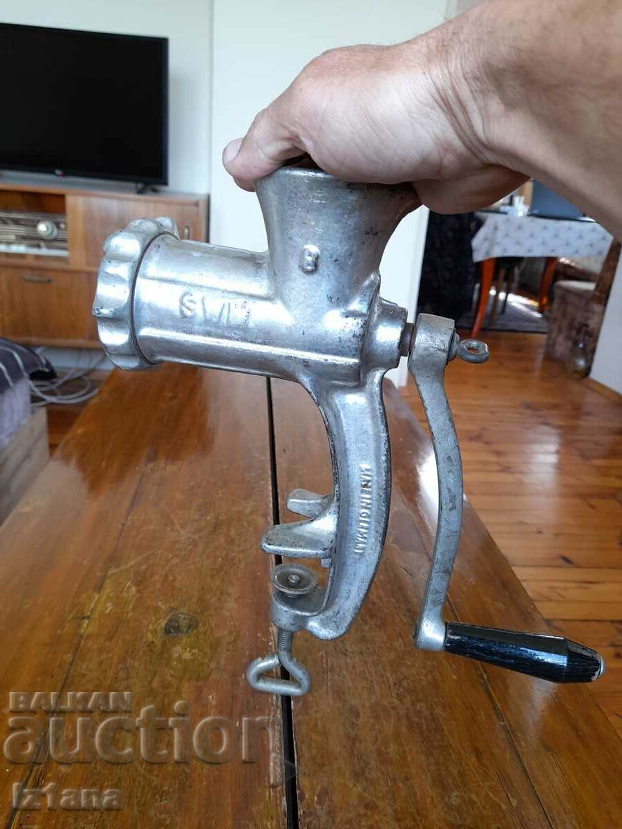 Old meat grinder with price 55.00 BGN | € 28.12 Old meat grinder with price 55.00 BGN | € 28.12