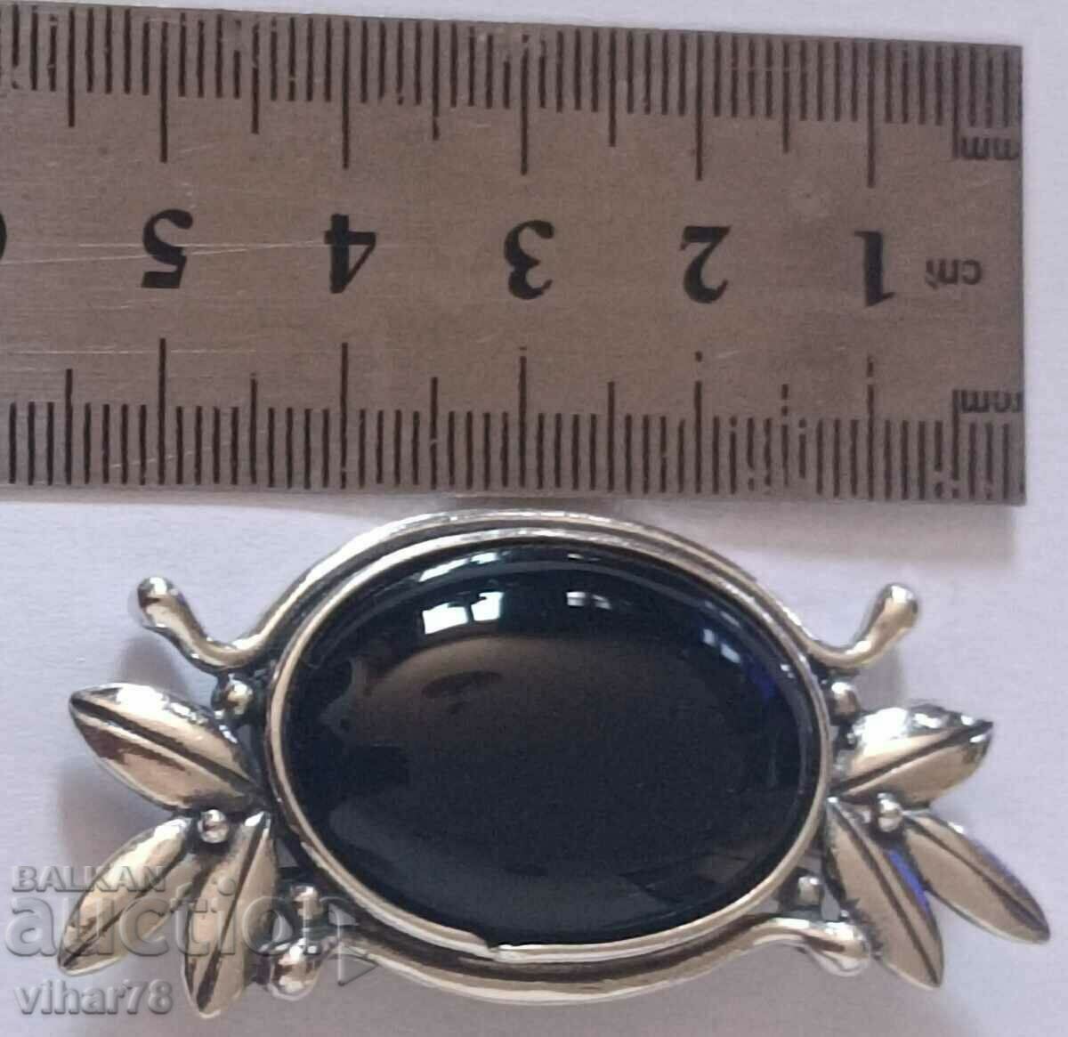 Δημοπρασία Ασημένια καρφίτσα με όνυχα Δημοπρασία Ασημένια καρφίτσα με όνυχα