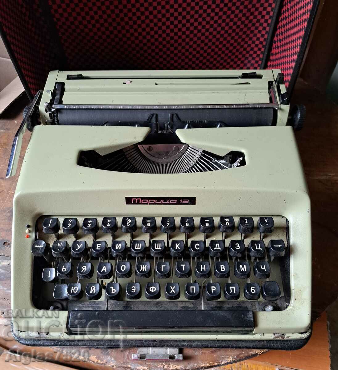 Mașină de scris veche „Maritsa 12” - lucrări