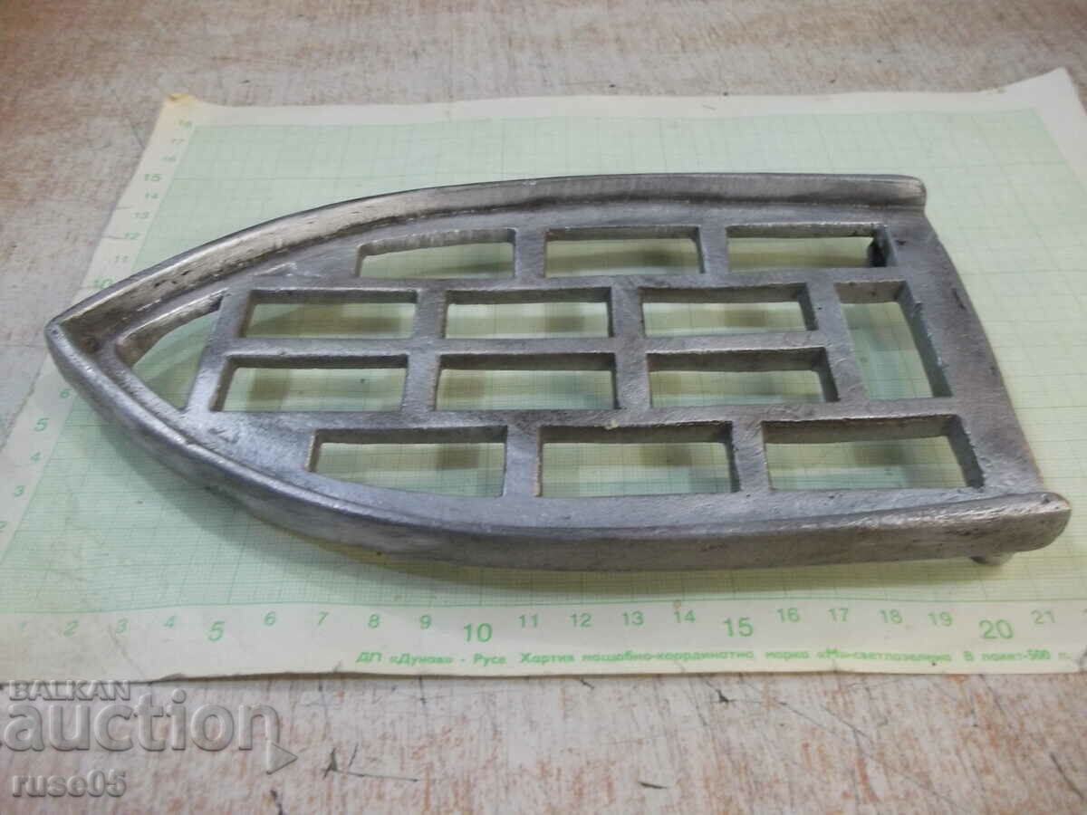 Σιδερένια βάση από μέταλλο - 1 με τιμή 10.00 BGN | € 5.11 Σιδερένια βάση από μέταλλο - 1 με τιμή 10.00 BGN | € 5.11