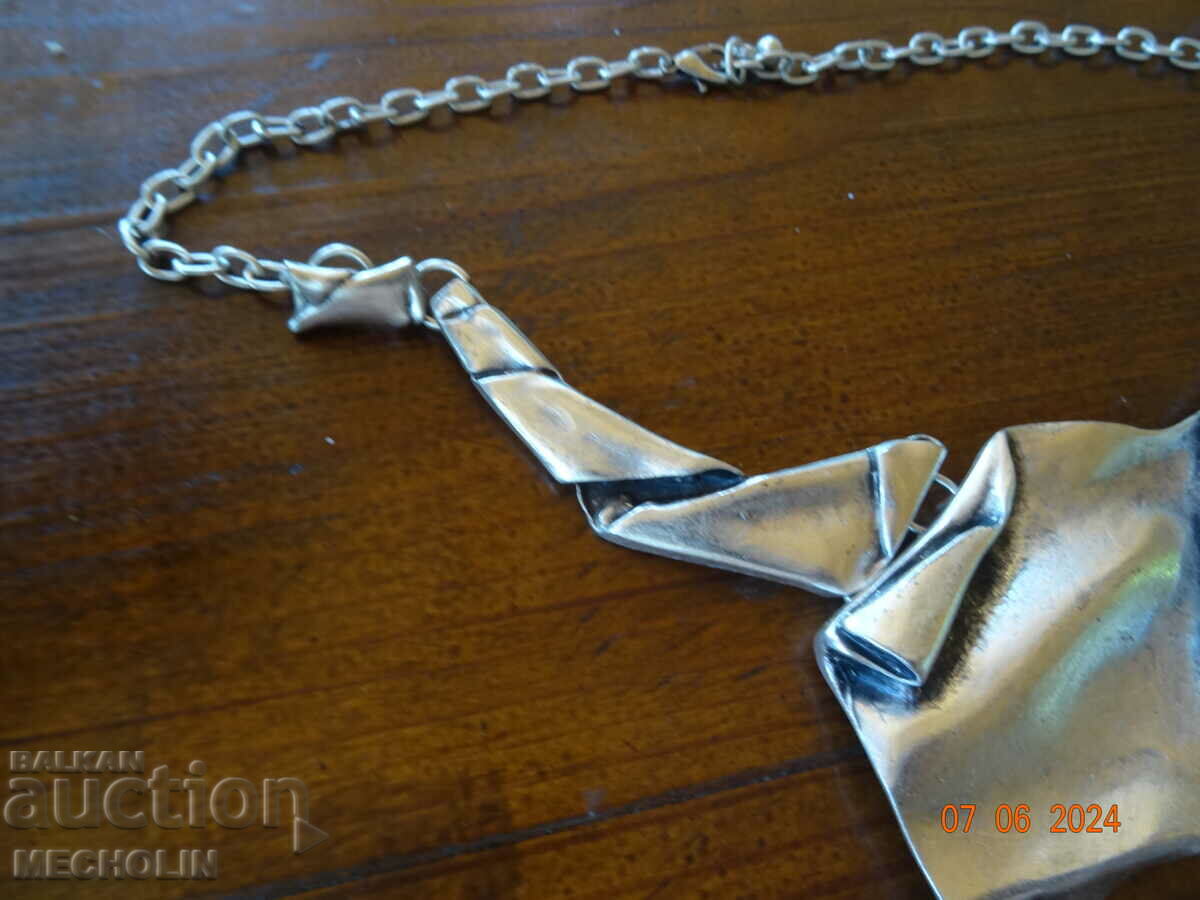 BEAUTIFUL NECKLACE 2 - 6 BEAUTIFUL NECKLACE 2 - 6