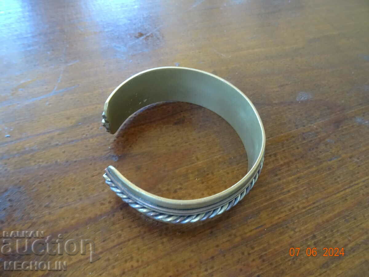 Delivery of BEAUTIFUL BRACELET 4 Delivery of BEAUTIFUL BRACELET 4