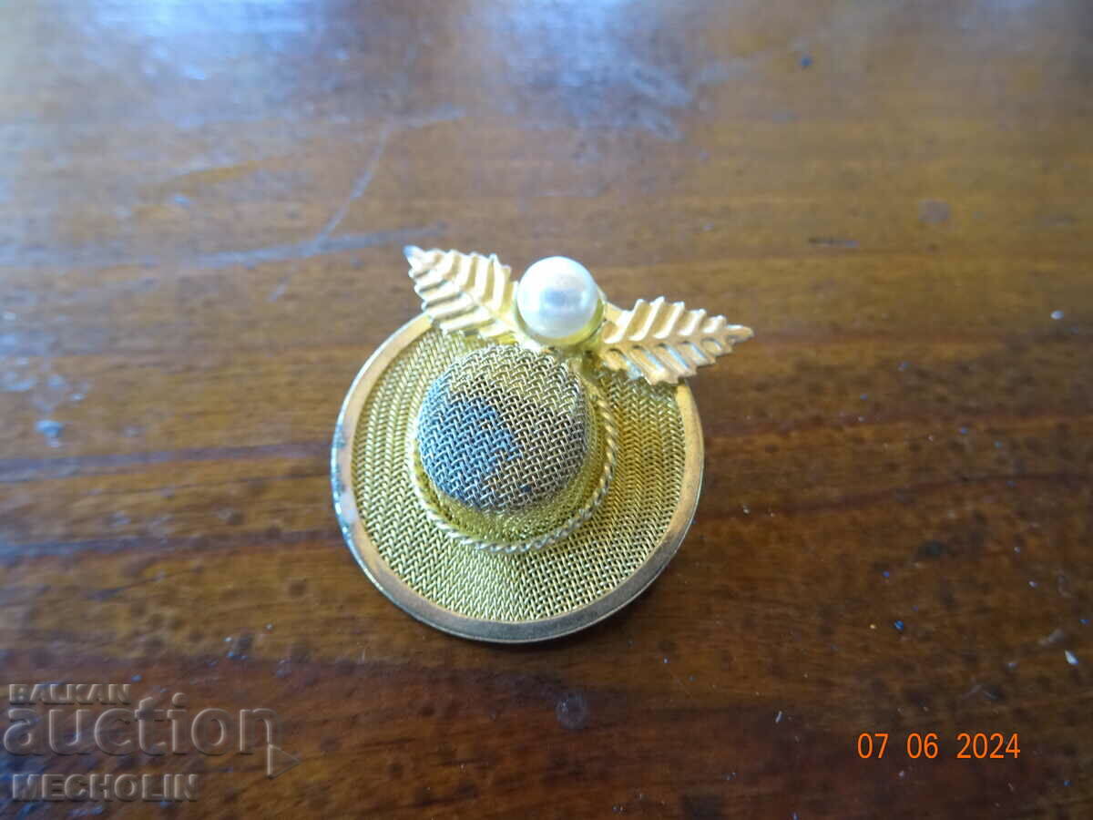 BEAUTIFUL BROOCH 2 with price 20.00 BGN | € 10.23 BEAUTIFUL BROOCH 2 with price 20.00 BGN | € 10.23