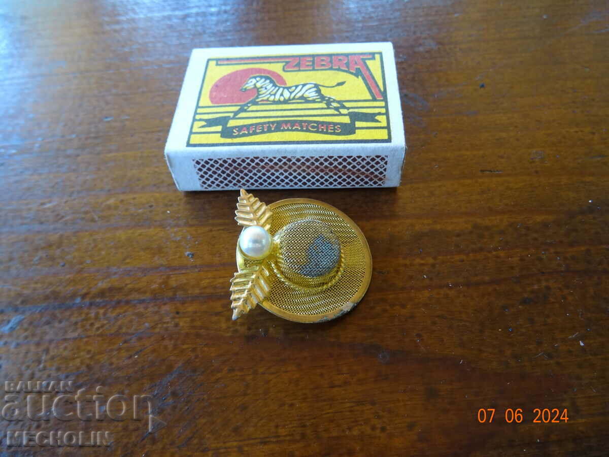 Delivery of BEAUTIFUL BROOCH 2 Delivery of BEAUTIFUL BROOCH 2