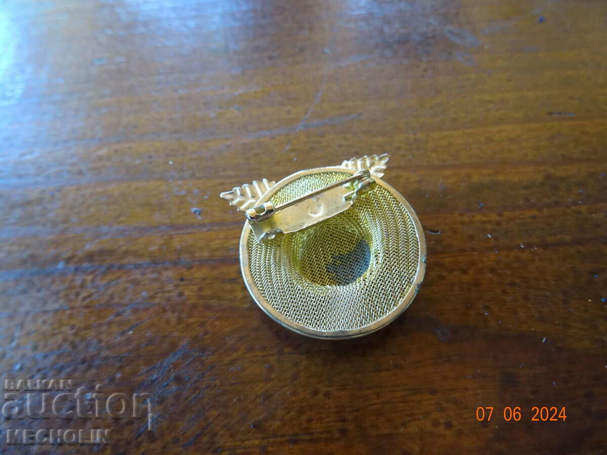 BEAUTIFUL BROOCH 2 - 6 BEAUTIFUL BROOCH 2 - 6