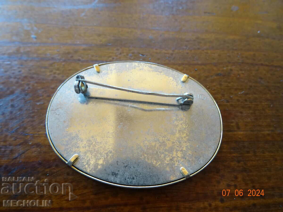 Delivery of BEAUTIFUL BROOCH 4 Delivery of BEAUTIFUL BROOCH 4