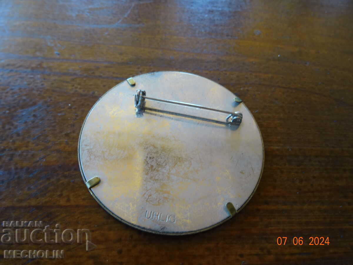 BEAUTIFUL BROOCH 5 - 7 BEAUTIFUL BROOCH 5 - 7