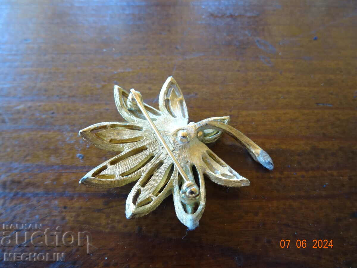 BEAUTIFUL BROOCH 7 with price 15.00 BGN | € 7.67 BEAUTIFUL BROOCH 7 with price 15.00 BGN | € 7.67